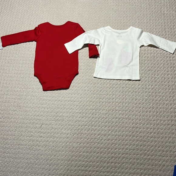 Set of 2 long sleeve tops (one shirt and one onesie), size 9 months, never worn - Picture 4 of 5